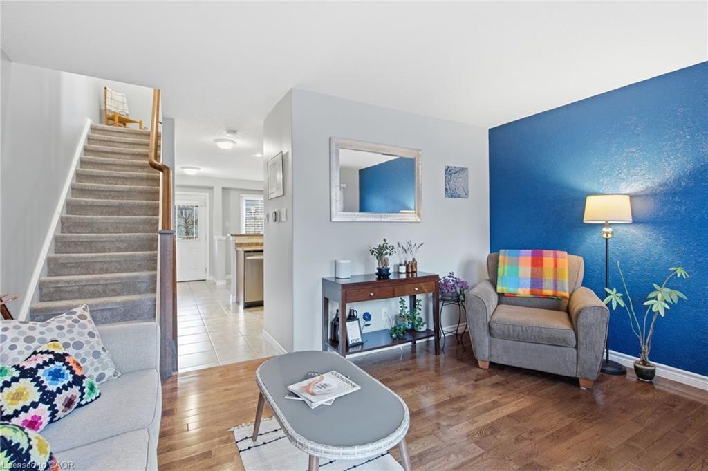 37-10 Foxglove Crescent, Kitchener, ON - Indoor Photo Showing Living Room
