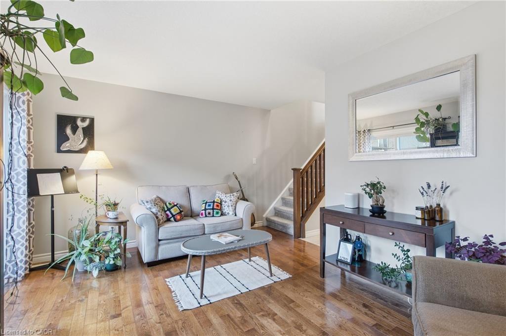 37-10 Foxglove Crescent, Kitchener, ON - Indoor Photo Showing Living Room