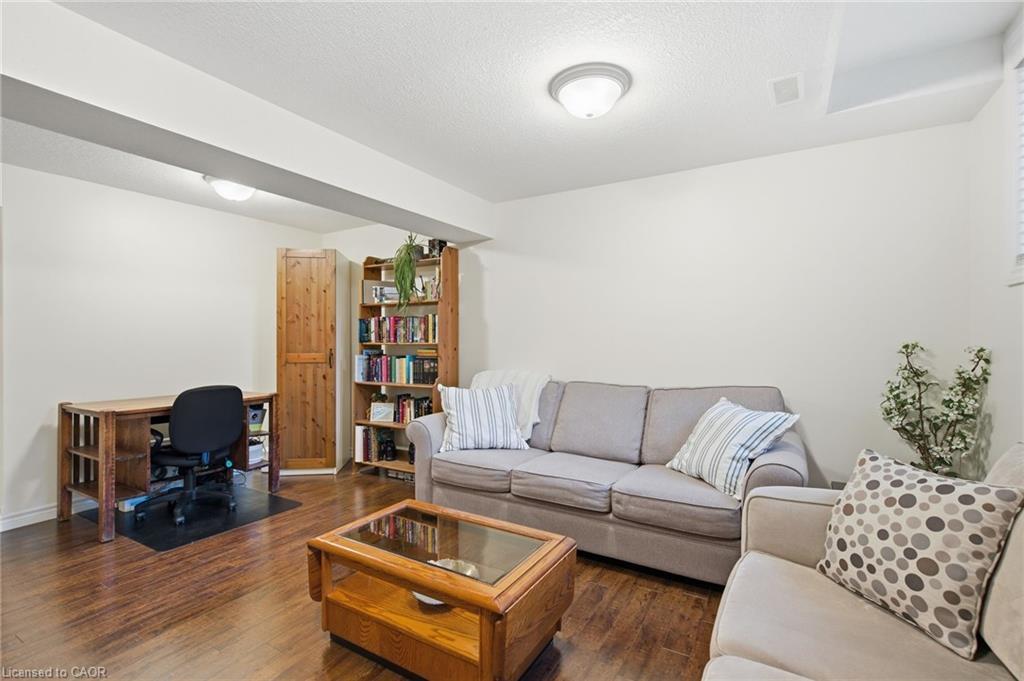 37-10 Foxglove Crescent, Kitchener, ON - Indoor Photo Showing Living Room