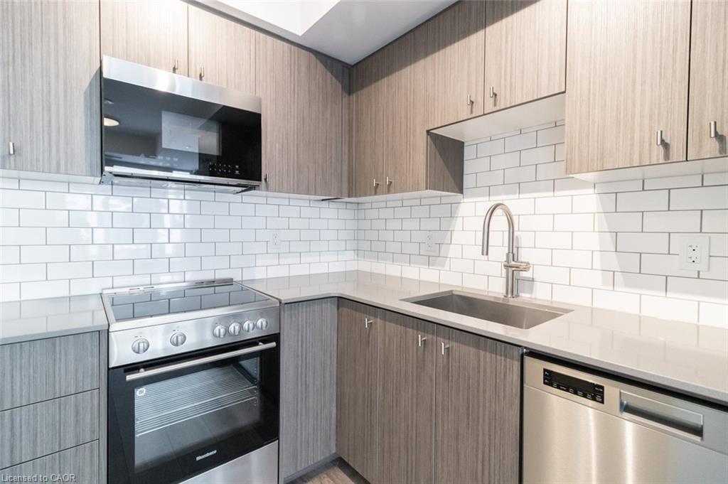 601-15 Wellington Street S, Kitchener, ON - Indoor Photo Showing Kitchen With Stainless Steel Kitchen With Upgraded Kitchen