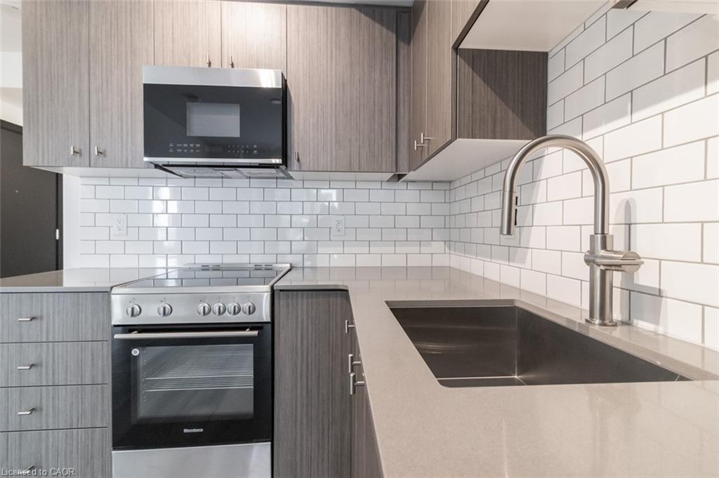 601-15 Wellington Street S, Kitchener, ON - Indoor Photo Showing Kitchen