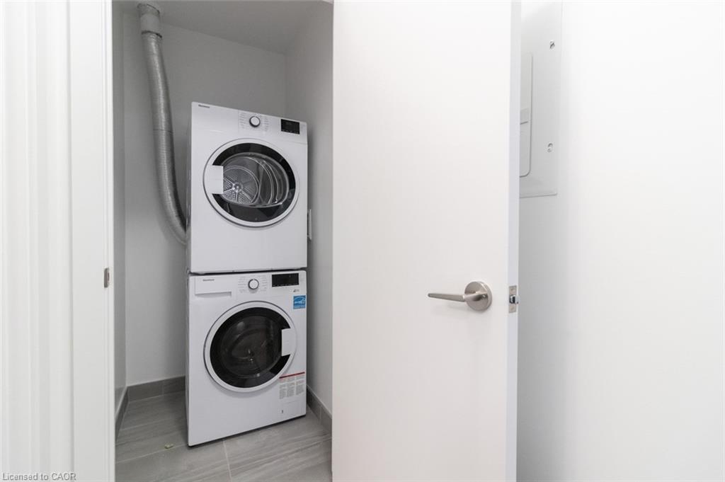601-15 Wellington Street S, Kitchener, ON - Indoor Photo Showing Laundry Room
