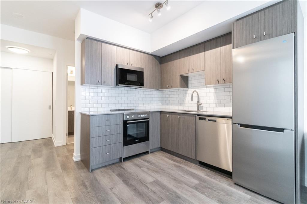 601-15 Wellington Street S, Kitchener, ON - Indoor Photo Showing Kitchen With Stainless Steel Kitchen