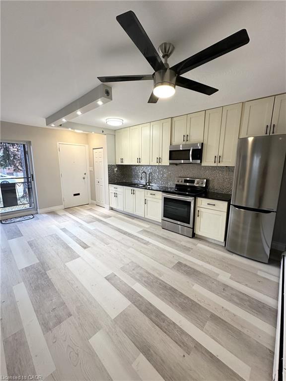 102-50 Hilda Avenue, Hamilton, ON - Indoor Photo Showing Kitchen