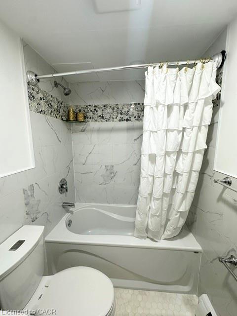 102-50 Hilda Avenue, Hamilton, ON - Indoor Photo Showing Bathroom