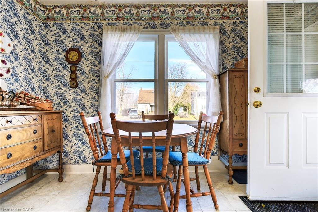 9037 Airport Road W, Hamilton, ON - Indoor Photo Showing Dining Room