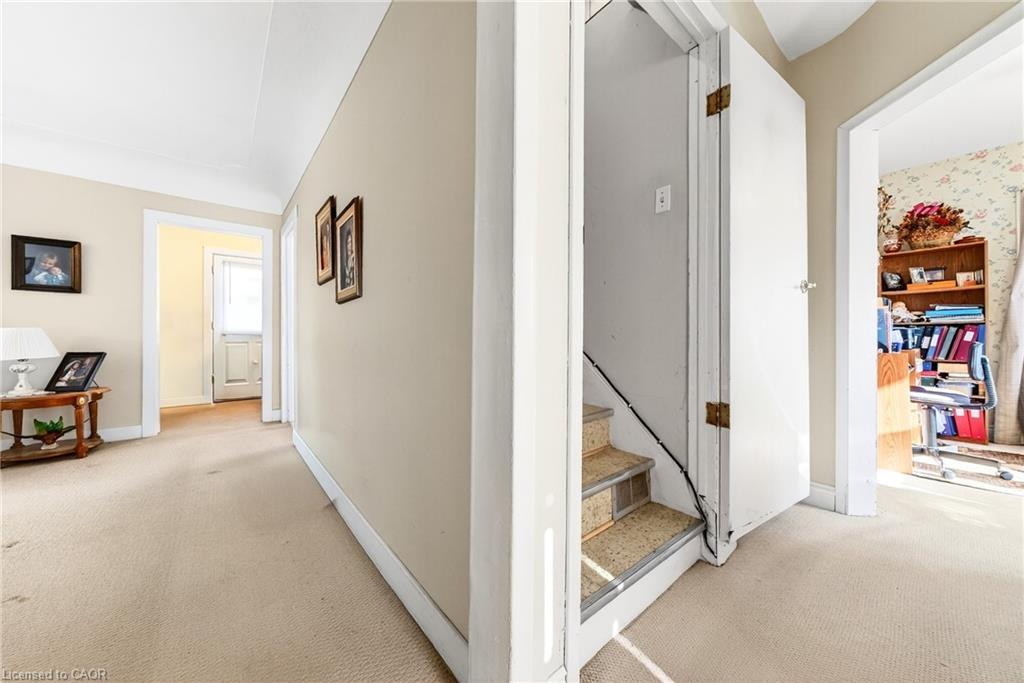 9037 Airport Road W, Hamilton, ON - Indoor Photo Showing Other Room