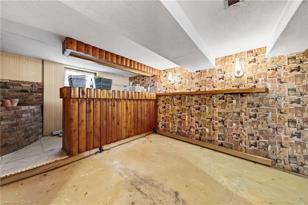 9037 Airport Road W, Hamilton, ON -