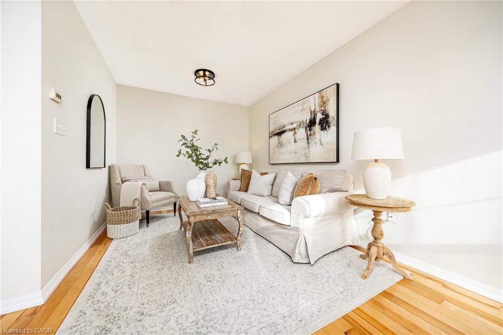 3187 Stornoway Circle, Oakville, ON - Indoor Photo Showing Living Room