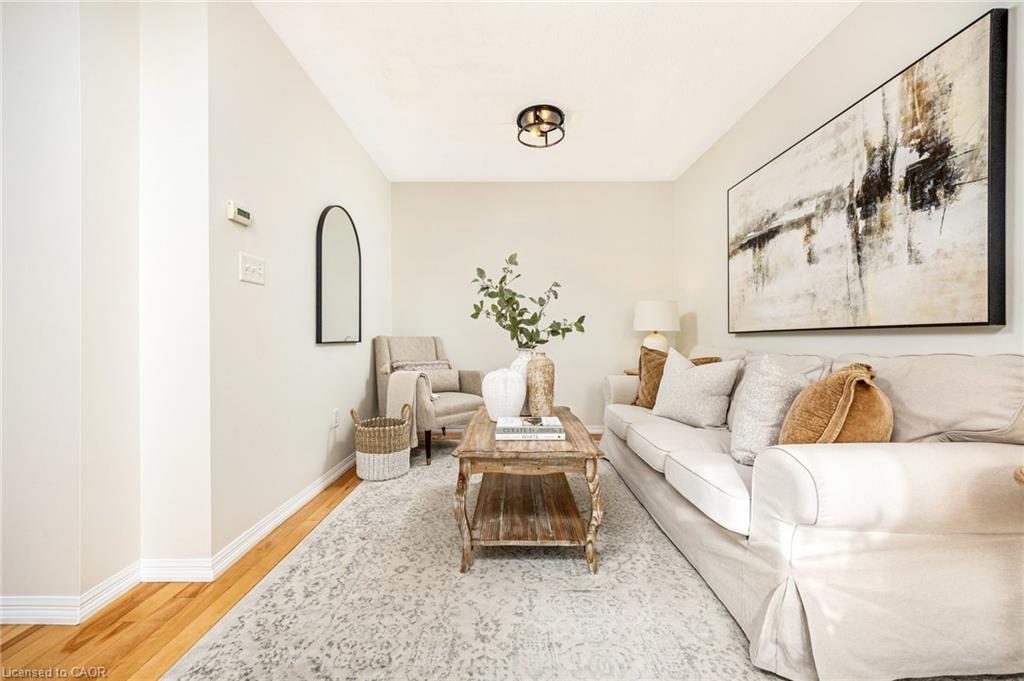 3187 Stornoway Circle, Oakville, ON - Indoor Photo Showing Living Room