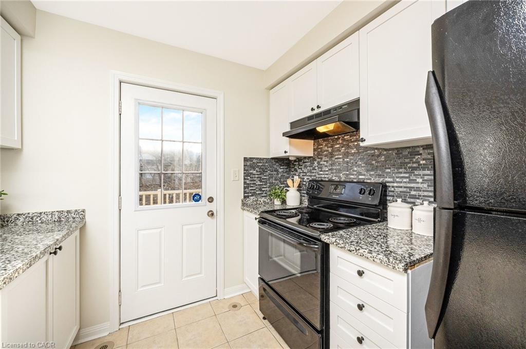 3187 Stornoway Circle, Oakville, ON - Indoor Photo Showing Kitchen