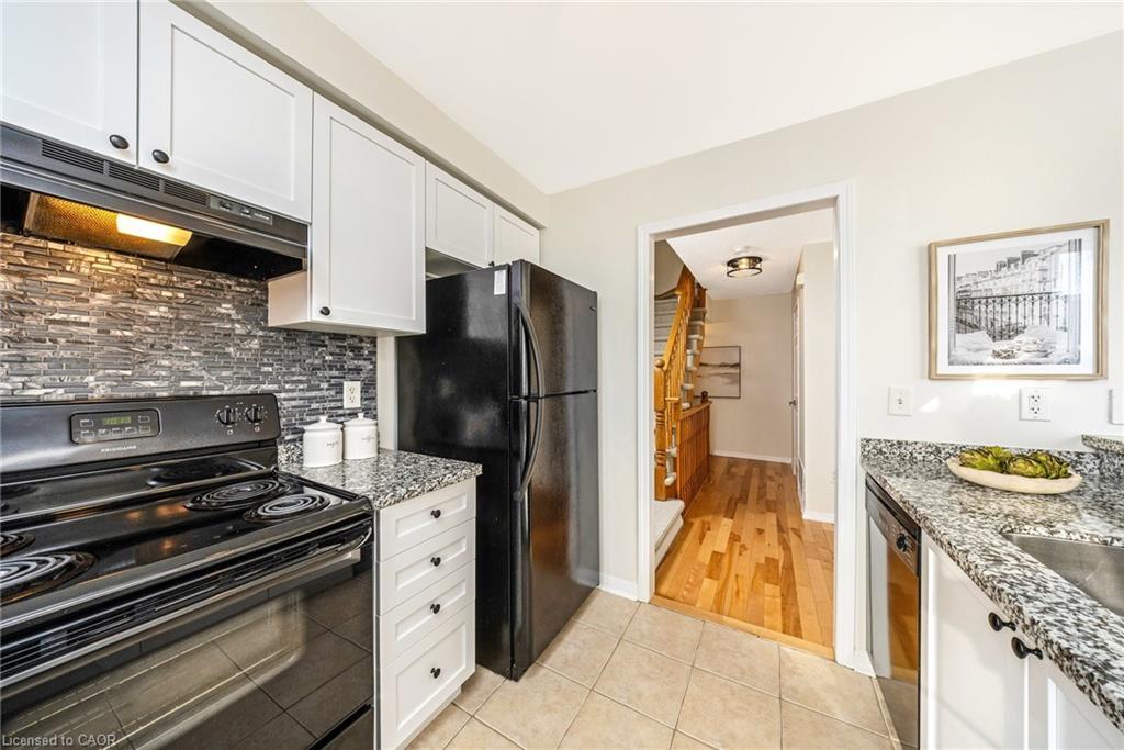 3187 Stornoway Circle, Oakville, ON - Indoor Photo Showing Kitchen
