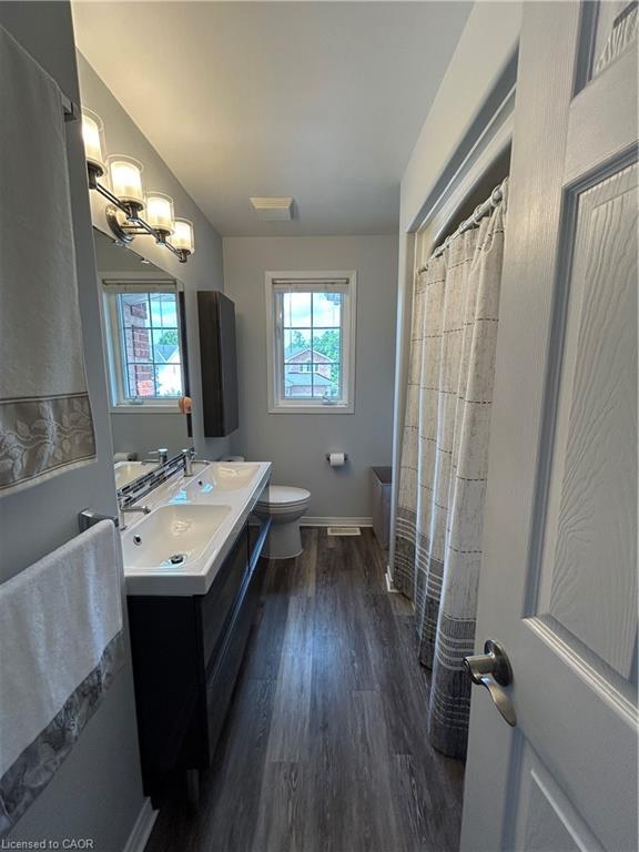 101 Dalgleish Avenue, Kingston, ON - Indoor Photo Showing Bathroom