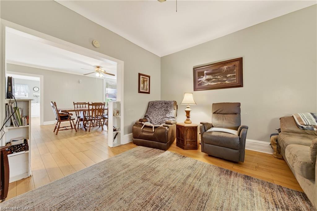 36 Cheever Street, Hamilton, ON - Indoor Photo Showing Living Room