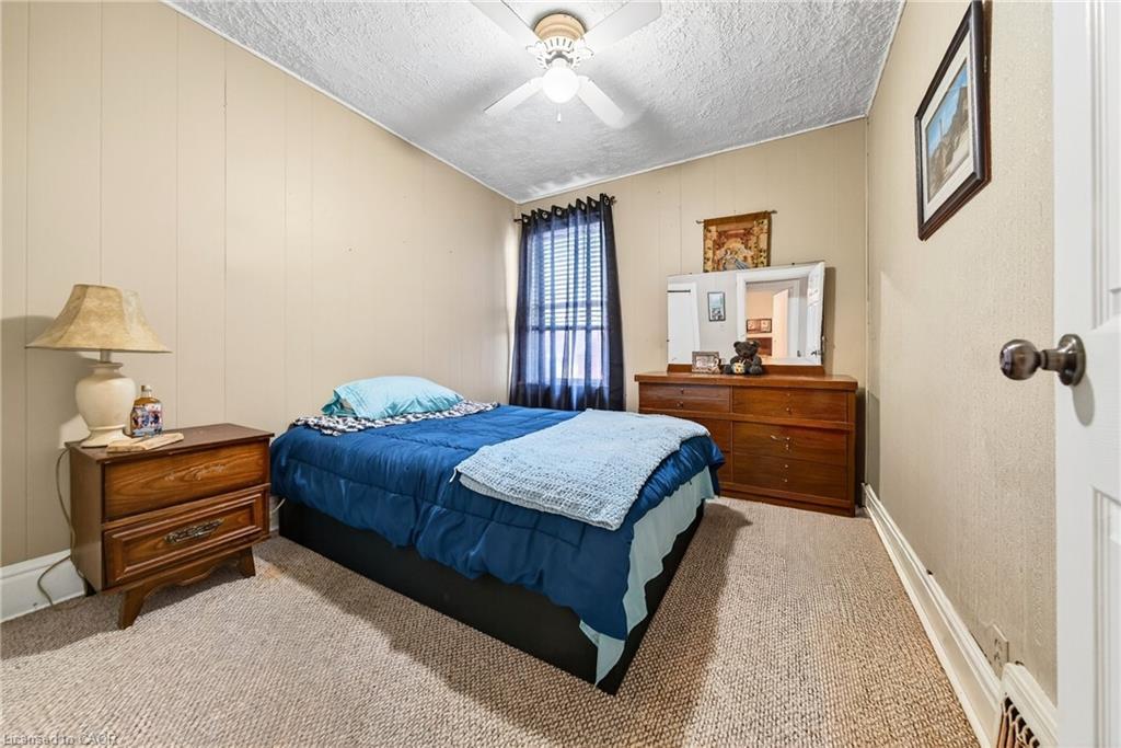 36 Cheever Street, Hamilton, ON - Indoor Photo Showing Bedroom
