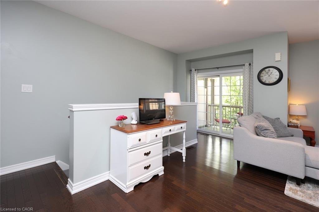 38-515 Winston Road, Grimsby, ON - Indoor Photo Showing Living Room
