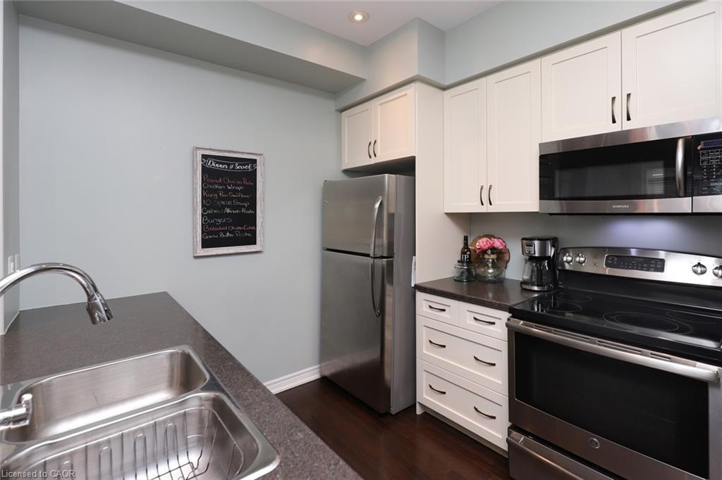 38-515 Winston Road, Grimsby, ON - Indoor Photo Showing Kitchen With Stainless Steel Kitchen With Double Sink