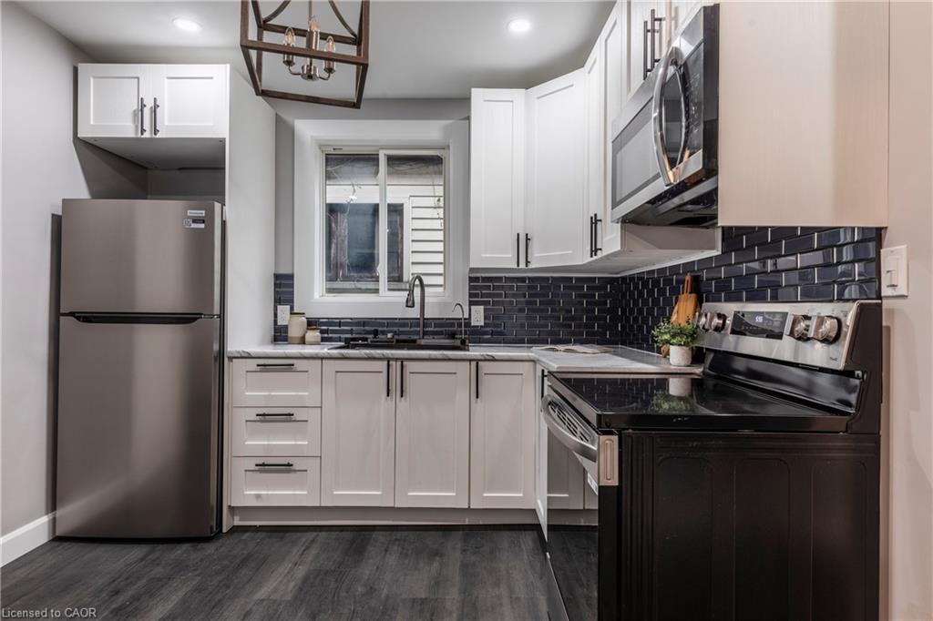 164 London Street N, Hamilton, ON - Indoor Photo Showing Kitchen