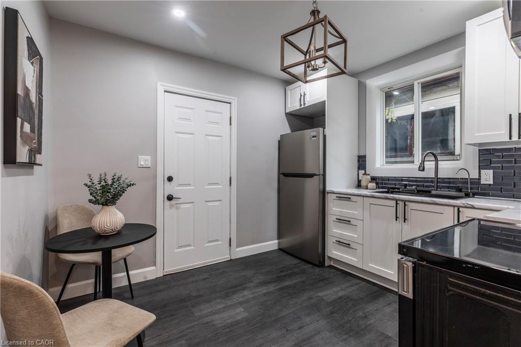 164 London Street N, Hamilton, ON - Indoor Photo Showing Kitchen