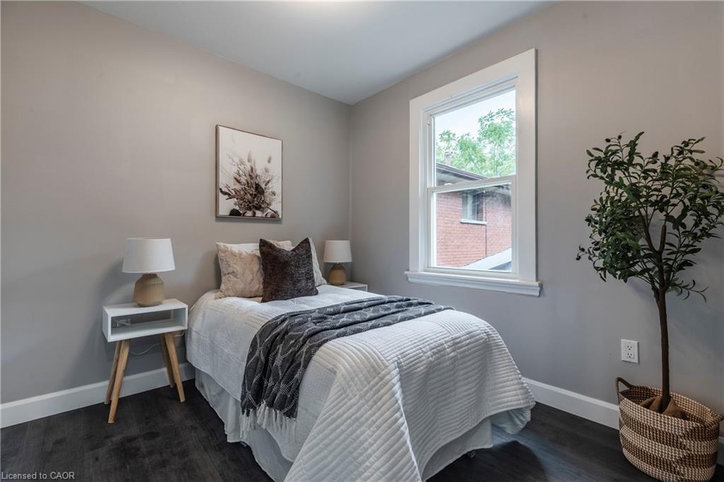164 London Street N, Hamilton, ON - Indoor Photo Showing Bedroom