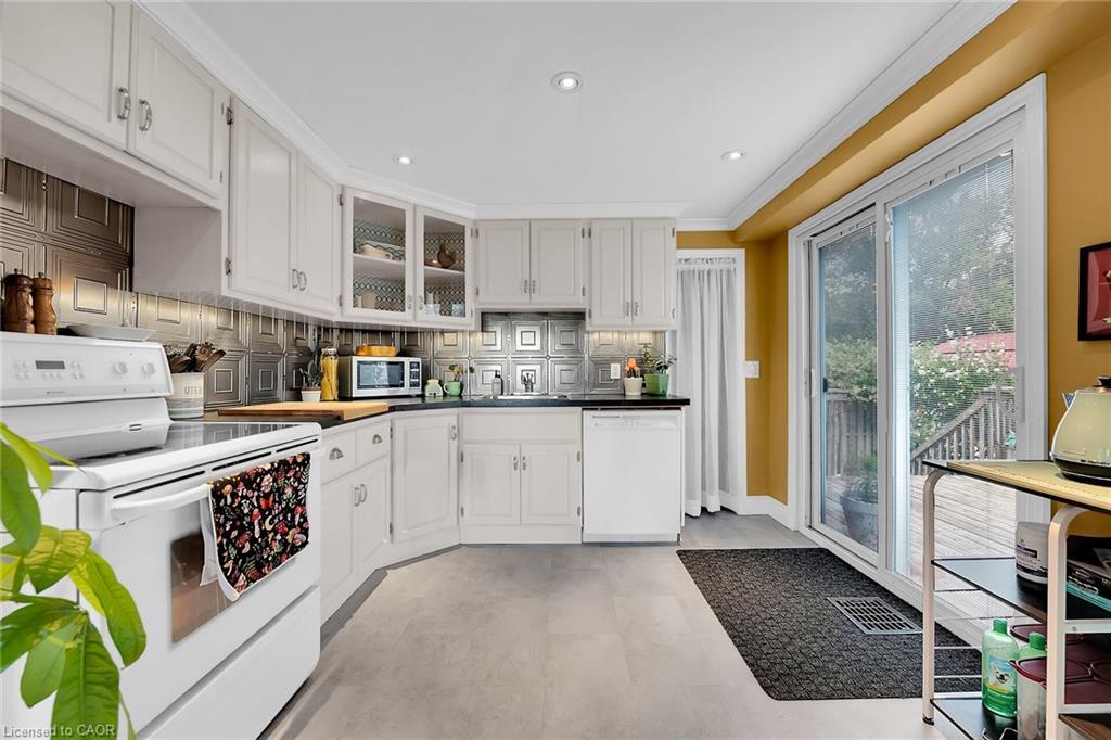 805 Broad Street E, Dunnville, ON - Indoor Photo Showing Kitchen