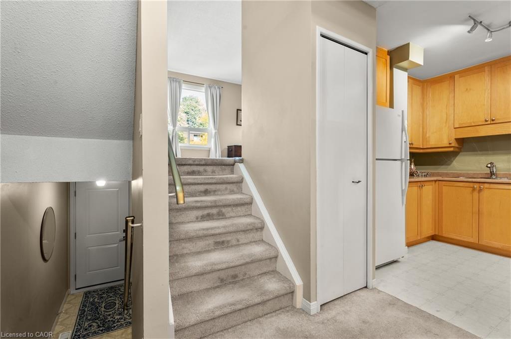 N1-444 Stone Church Road W, Hamilton, ON - Indoor