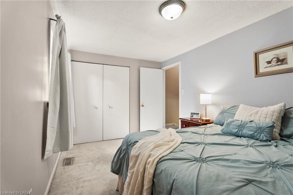 N1-444 Stone Church Road W, Hamilton, ON - Indoor Photo Showing Bedroom