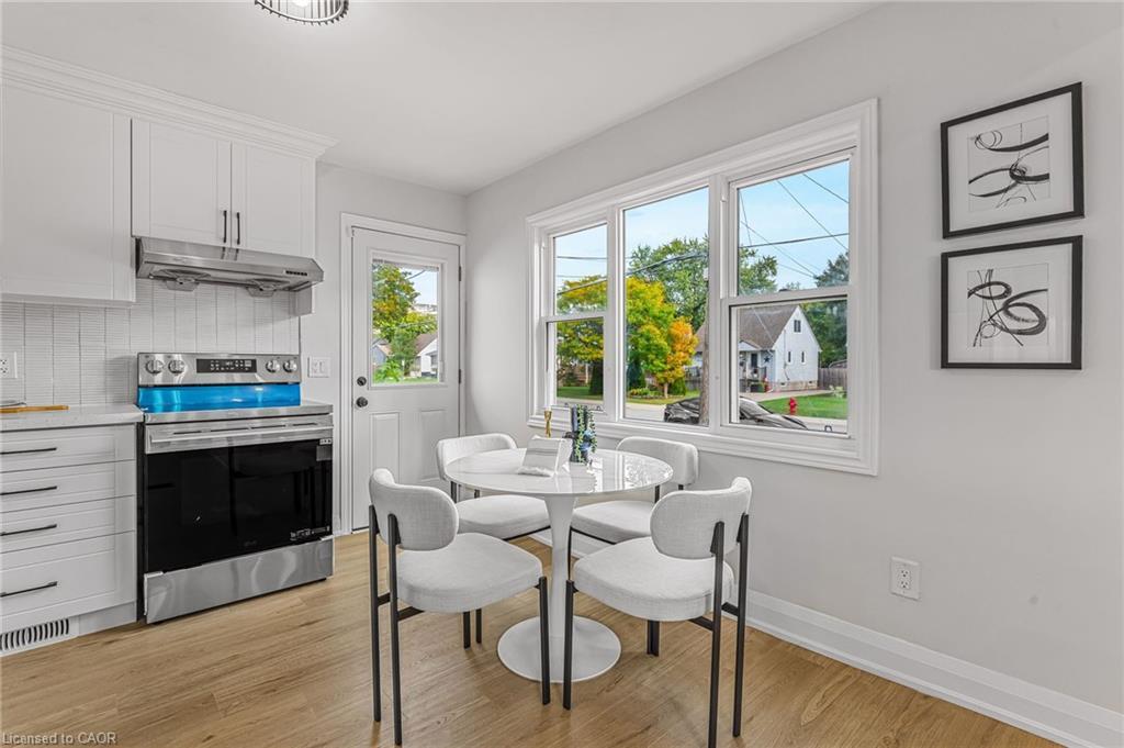 237 Adair Avenue N, Hamilton, ON - Indoor Photo Showing Dining Room