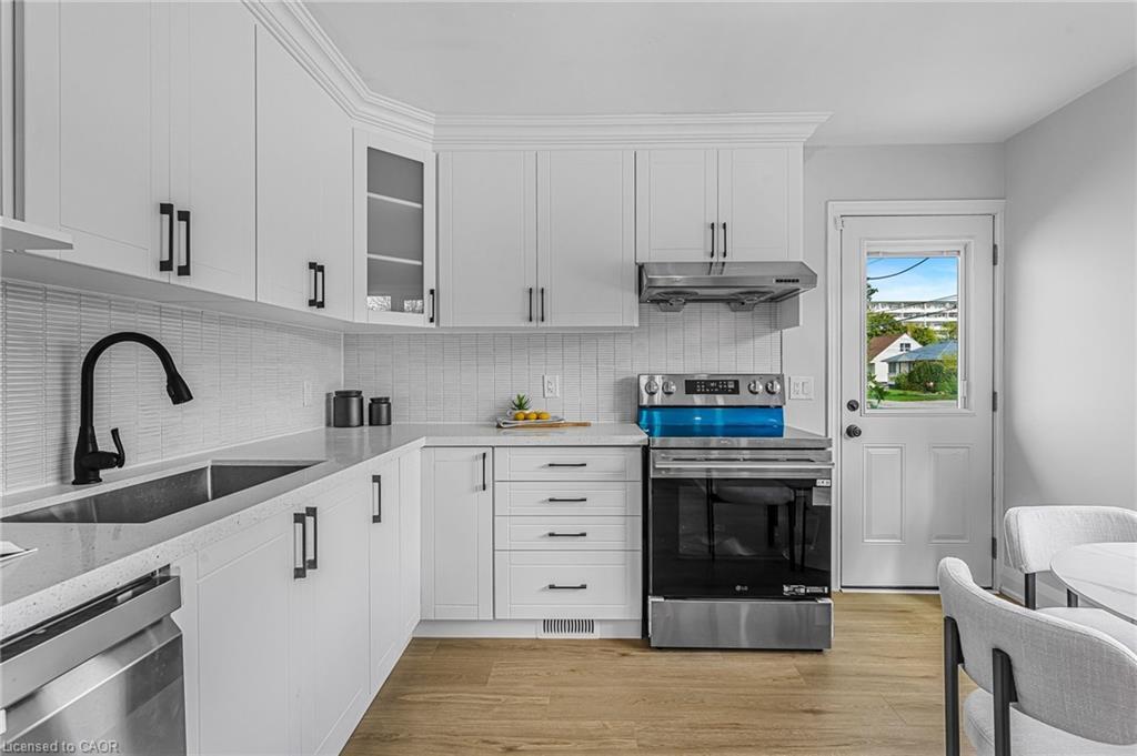 237 Adair Avenue N, Hamilton, ON - Indoor Photo Showing Kitchen With Upgraded Kitchen