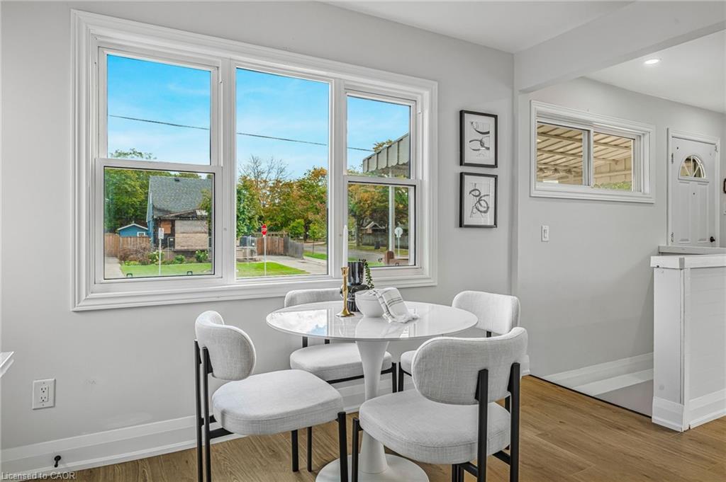 237 Adair Avenue N, Hamilton, ON - Indoor Photo Showing Dining Room