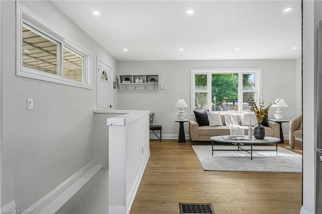 237 Adair Avenue N, Hamilton, ON - Indoor