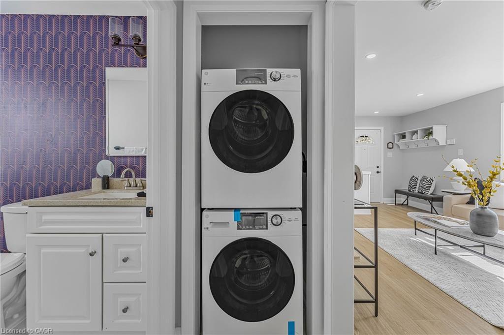 237 Adair Avenue N, Hamilton, ON - Indoor Photo Showing Laundry Room