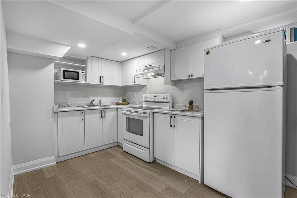 237 Adair Avenue N, Hamilton, ON - Indoor Photo Showing Kitchen