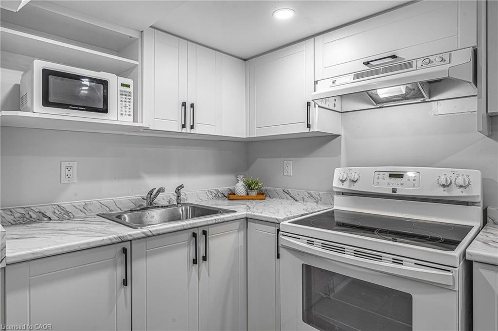 237 Adair Avenue N, Hamilton, ON - Indoor