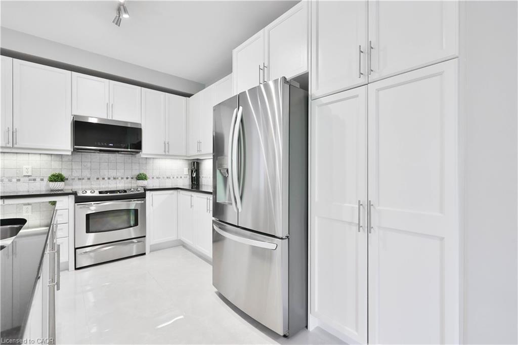 3262 Skipton Lane, Oakville, ON - Indoor Photo Showing Kitchen With Stainless Steel Kitchen