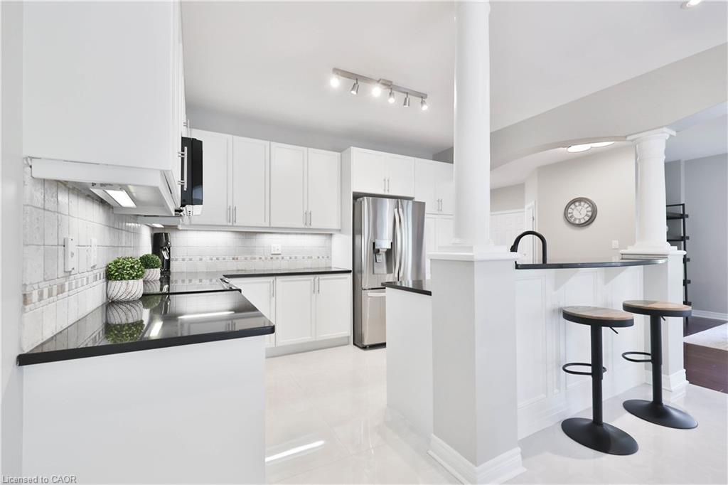 3262 Skipton Lane, Oakville, ON - Indoor Photo Showing Kitchen With Stainless Steel Kitchen With Upgraded Kitchen