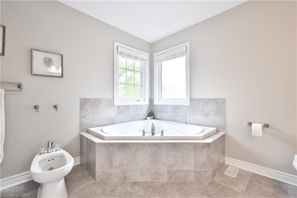 3262 Skipton Lane, Oakville, ON - Indoor Photo Showing Bathroom