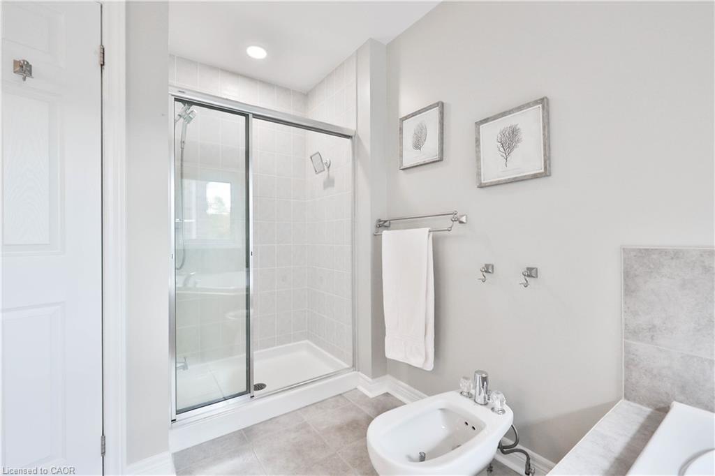 3262 Skipton Lane, Oakville, ON - Indoor Photo Showing Bathroom