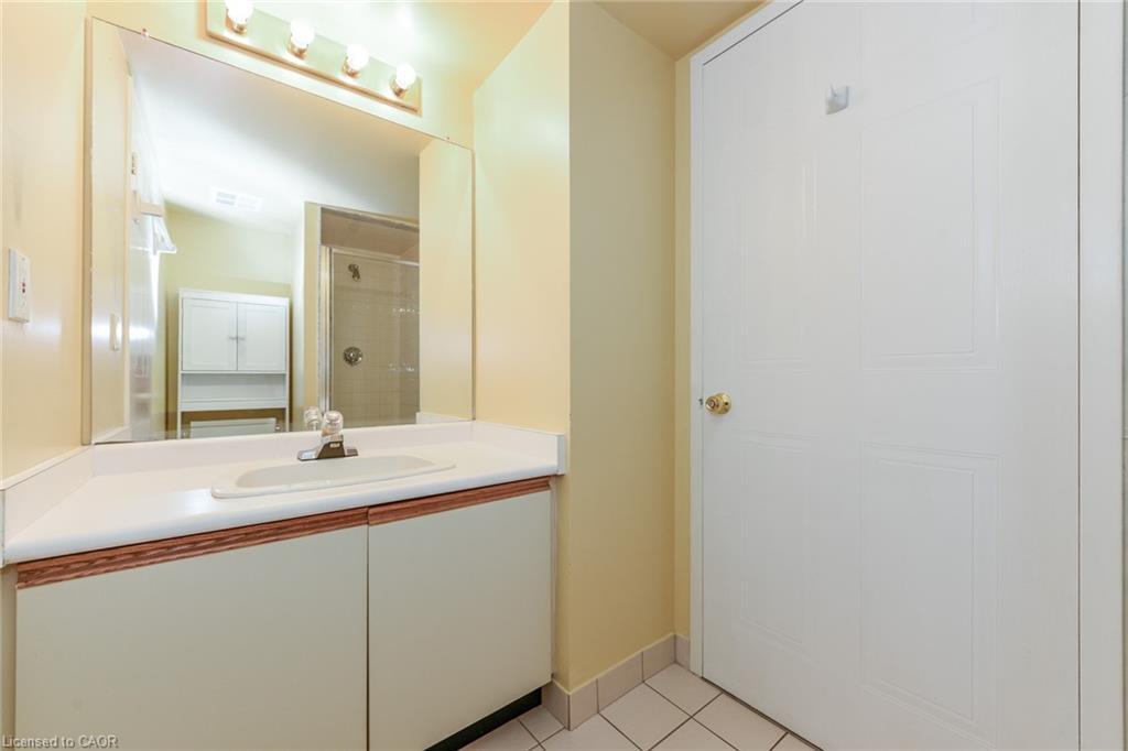 1002-1500 Grazia Court, Mississauga, ON - Indoor Photo Showing Bathroom