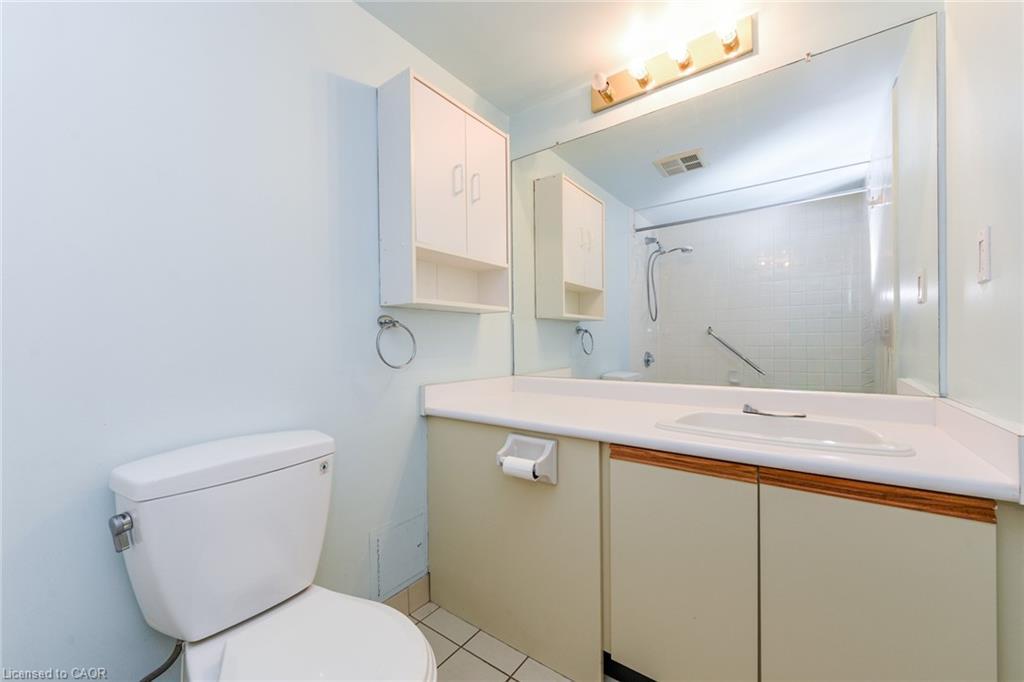 1002-1500 Grazia Court, Mississauga, ON - Indoor Photo Showing Bathroom