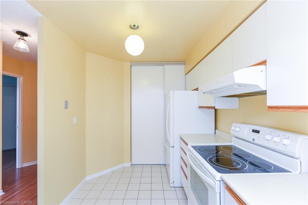 1002-1500 Grazia Court, Mississauga, ON - Indoor Photo Showing Kitchen