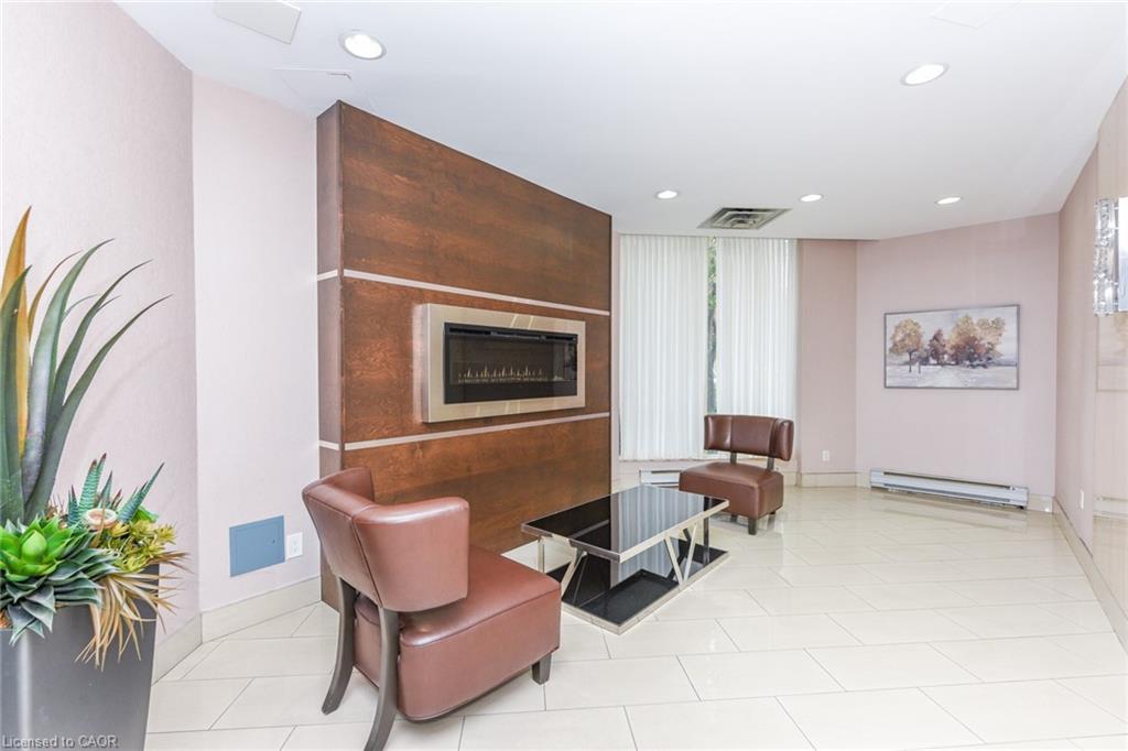 1002-1500 Grazia Court, Mississauga, ON - Indoor With Fireplace
