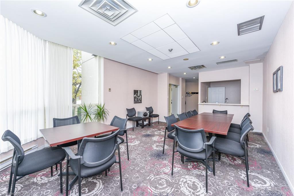 1002-1500 Grazia Court, Mississauga, ON - Indoor Photo Showing Dining Room