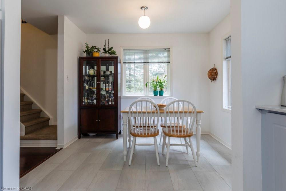 1-31 Moss Boulevard, Dundas, ON - Indoor Photo Showing Dining Room