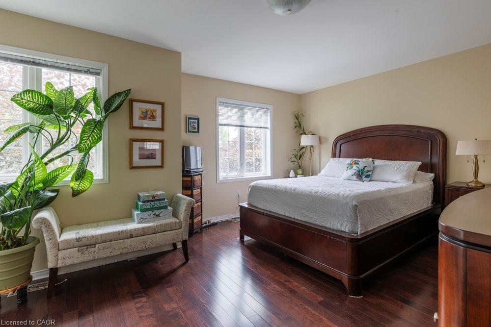 1-31 Moss Boulevard, Dundas, ON - Indoor Photo Showing Bedroom