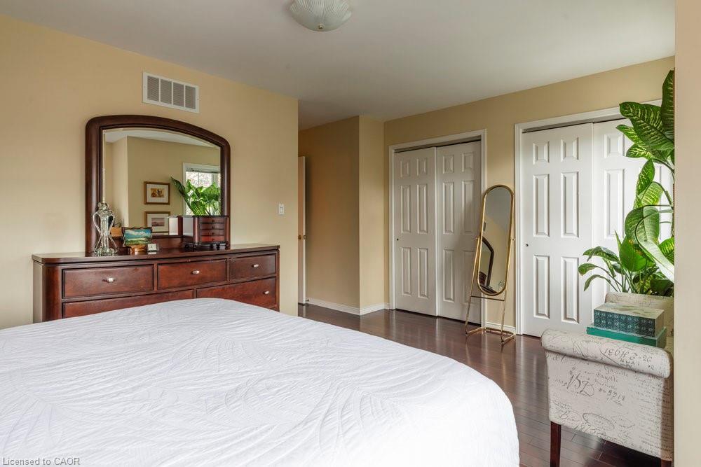 1-31 Moss Boulevard, Dundas, ON - Indoor Photo Showing Bedroom