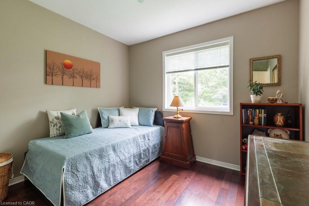1-31 Moss Boulevard, Dundas, ON - Indoor Photo Showing Bedroom