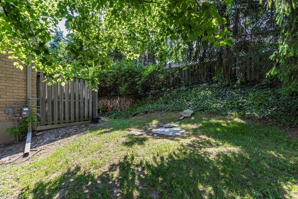 1-31 Moss Boulevard, Dundas, ON - Outdoor