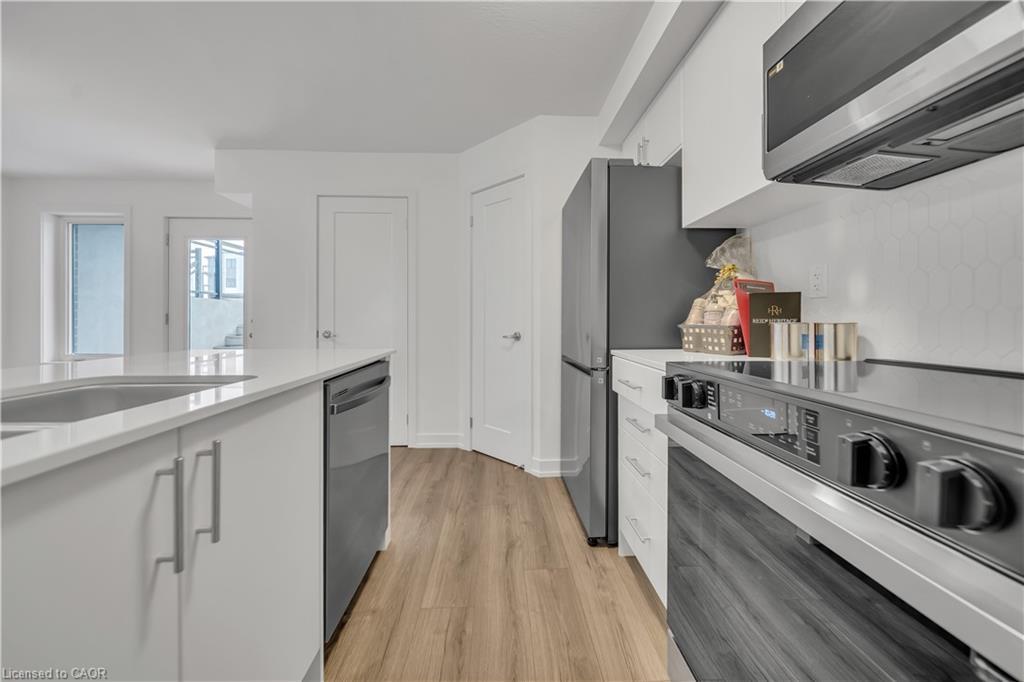 81-940 David Street, Wellington, ON - Indoor Photo Showing Kitchen