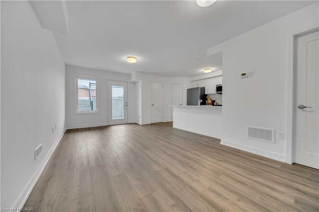 81-940 David Street, Wellington, ON - Indoor